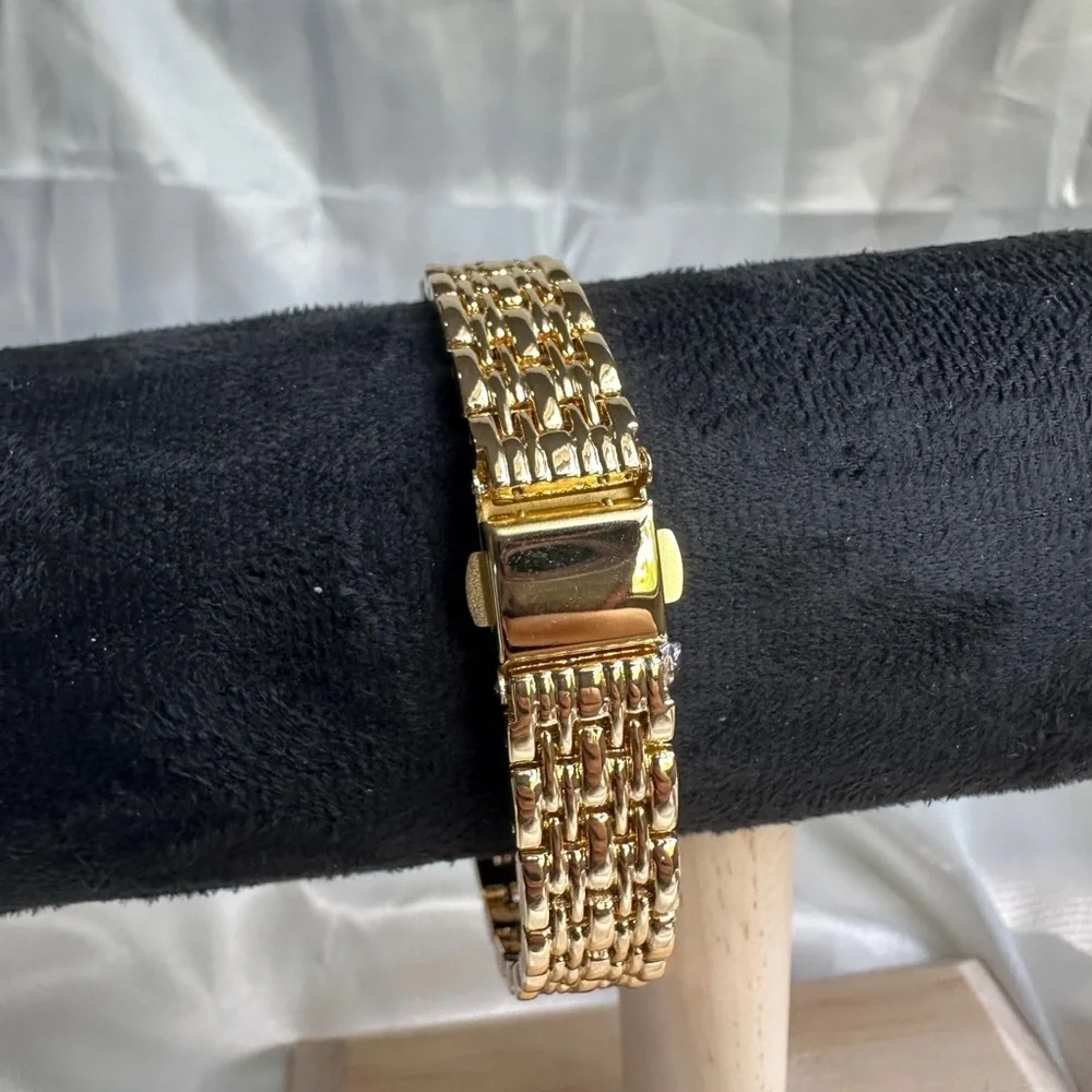 Bestseller Gold and Green Women's Watch
